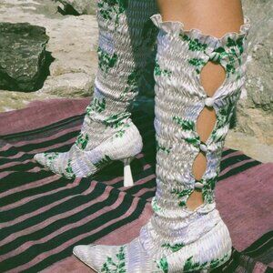 Lottie Boot in Beige Wallpaper